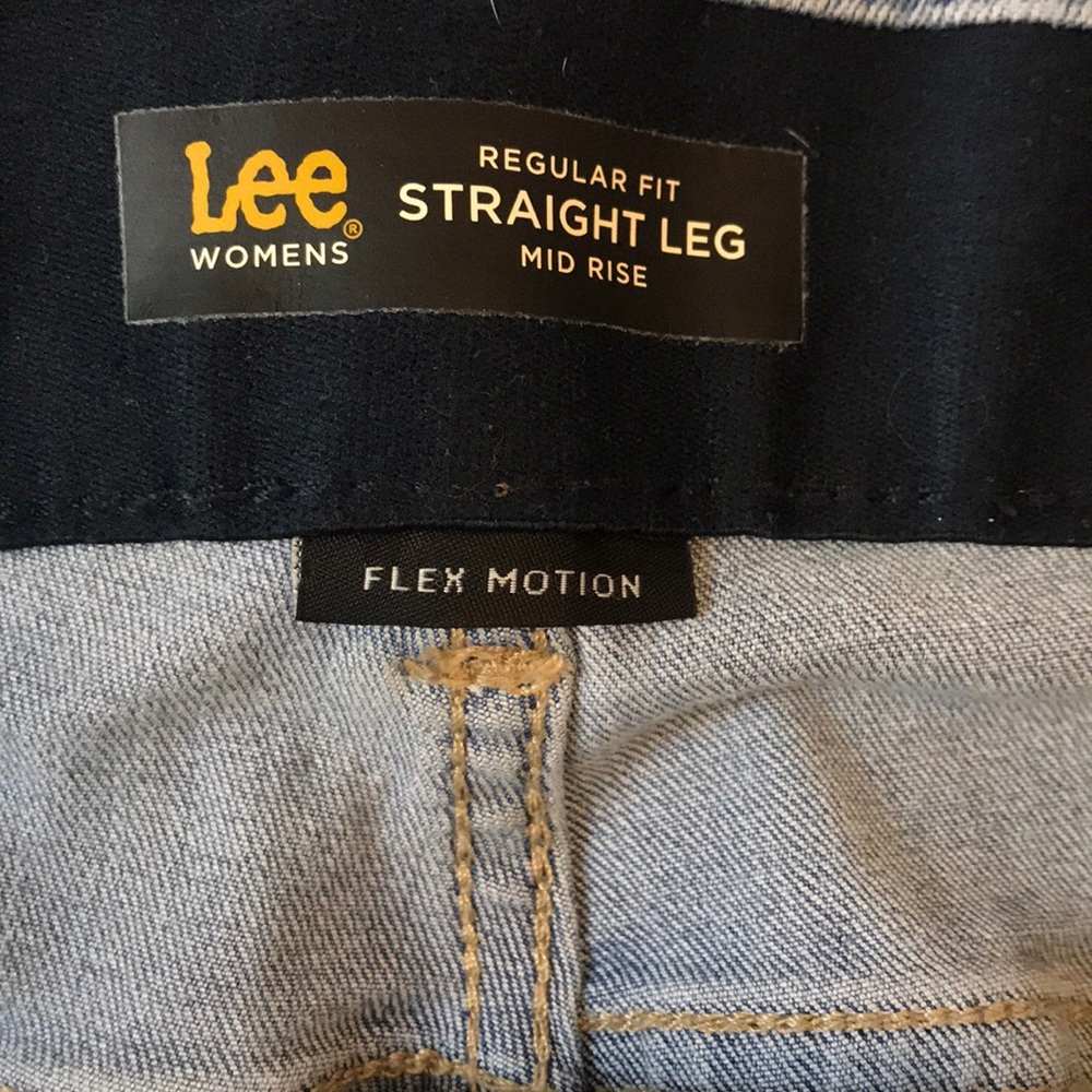 NWOTLee Women’s Regular Fit Straight Leg Mid Rise - Picture 4 of 5